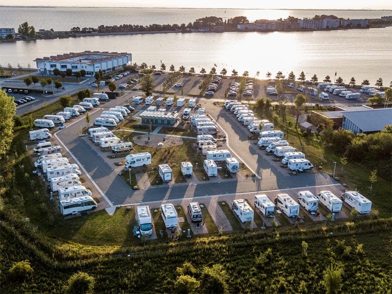 Luftaufnahme des Reisemobilstellplatzes Heiligenhafen